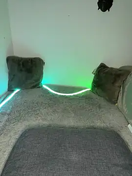 AuroraAllure 27 online show from January 9, 6:10 pm