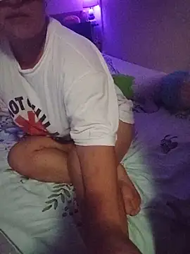 Snapshot of Charliizinpink chatting on March 3, 2:45 pm Charliizinpink online show from March 3, 2:45 pm