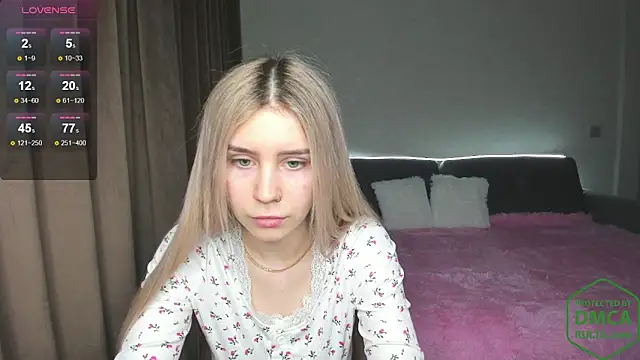 Snapshot of Olivia1Taylor1 chatting on February 13, 10:44 am Olivia1Taylor1 online show from February 13, 10:44 am