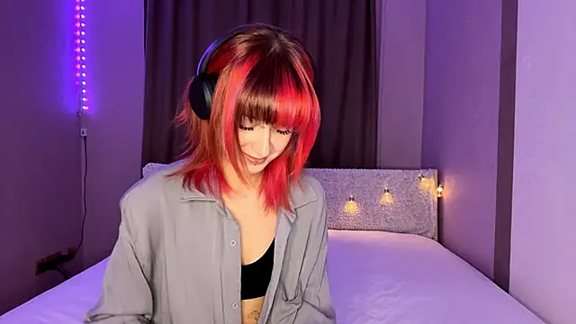 EmilySkyline online show from January 8, 1:13 pm