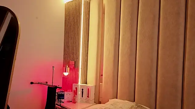 Iamnyxy online show from April 2, 11:30 am