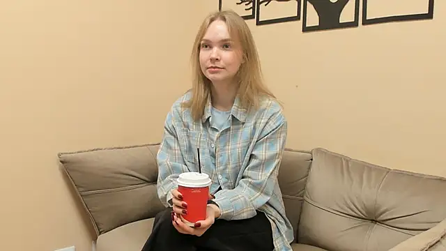 Snapshot of CortneyVacio chatting on November 12, 7:42 am CortneyVacio online show from November 12, 7:42 am