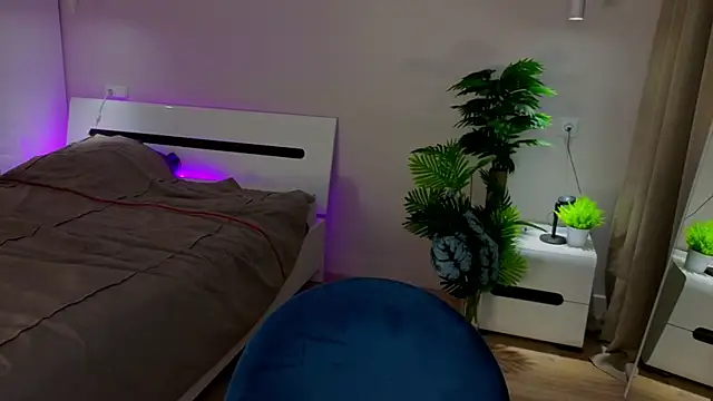 Snapshot of LilyPoetry_ chatting on November 26, 11:55 am LilyPoetry online show from November 26, 11:55 am