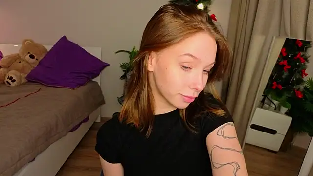 LilyPoetry  online show from January 14, 11:49 am