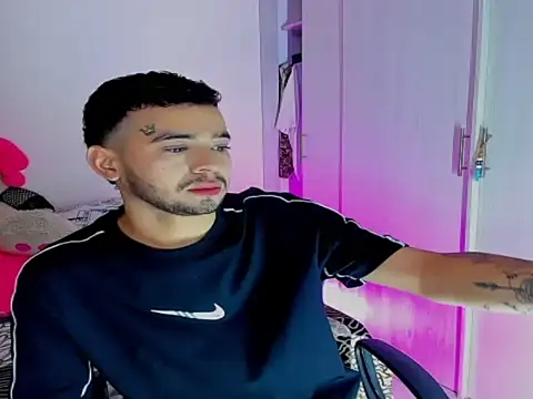 JohnE Medina online show from November 25, 4:40 pm