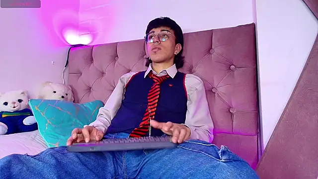 Snapshot of Davel_Svetla chatting on November 18, 3:12 am Davel Svetla online show from November 18, 3:12 am