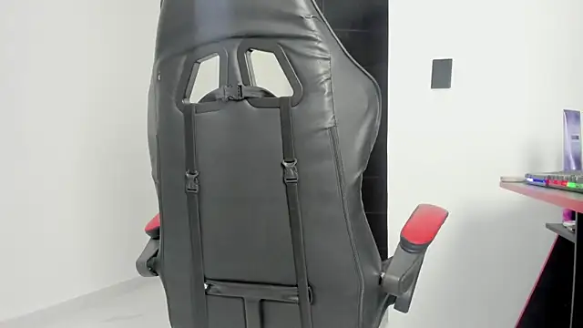 goddess of bitches online show from April 27, 5:05 am