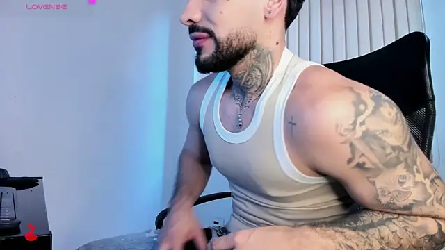 Ianalvarez online show from November 25, 9:04 pm