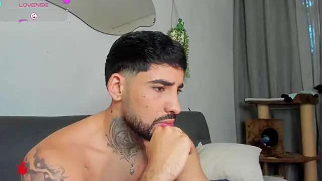 Ianalvarez online show from November 27, 9:06 pm