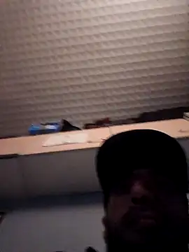 Snapshot of hotguy71000 chatting on March 2, 11:33 pm hotguy71000 online show from March 2, 11:33 pm