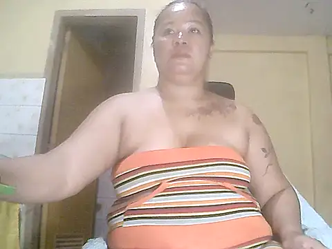 loriepinay46 online show from February 7, 11:08 pm