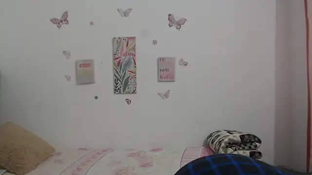 AishaOwens online show from December 4, 8:17 pm