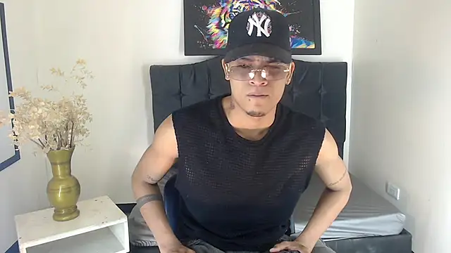 Isaacas  online show from November 26, 11:44 am