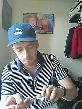 Snapshot of Junior_47 chatting on February 17, 11:33 pm Junior 47 online show from February 17, 11:33 pm