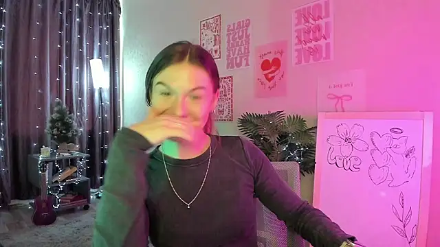 luna lust 212 online show from March 2, 7:15 am