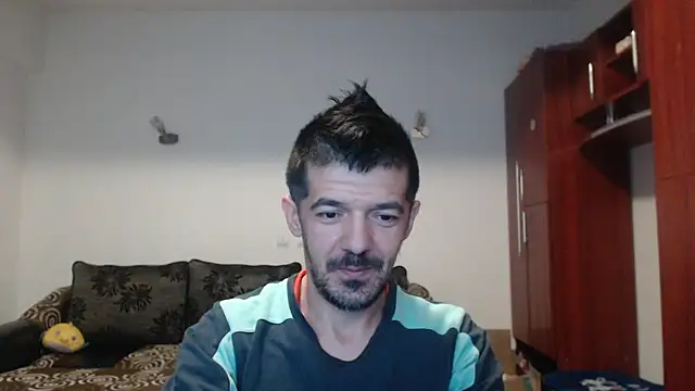 Snapshot of Dale_E chatting on December 18, 5:26 am Dale E online show from December 18, 5:26 am