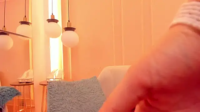 CarolinnaSaenz online show from March 23, 11:36 am