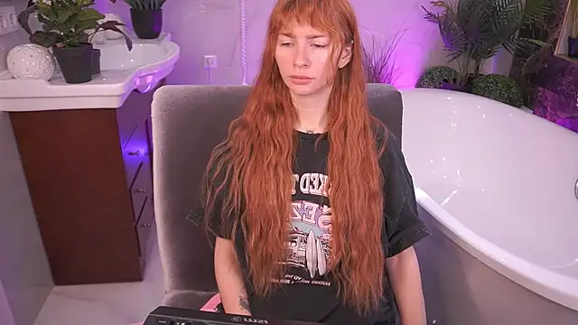 Snapshot of Nicol_Moonn chatting on April 24, 7:55 am Nicol Moonn online show from April 24, 7:55 am