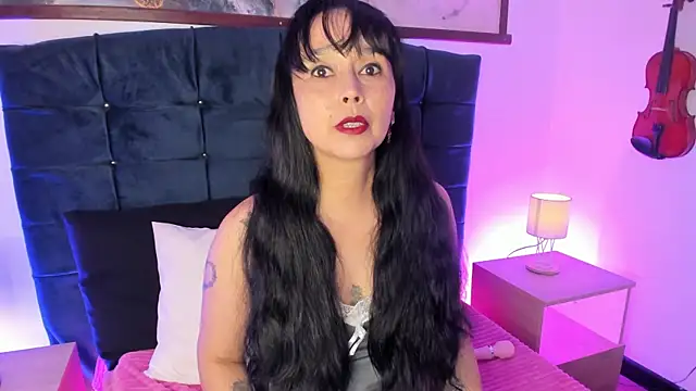 kata leinn online show from November 15, 8:05 pm