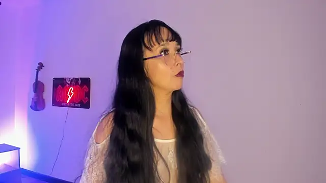 kata leinn online show from November 18, 8:35 pm