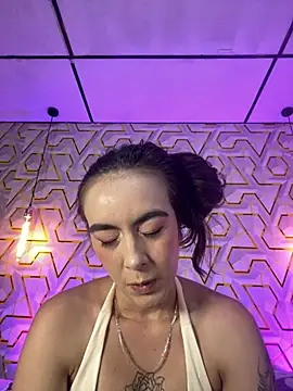 MelanyyJhonson15 online show from July 10, 8:22 pm