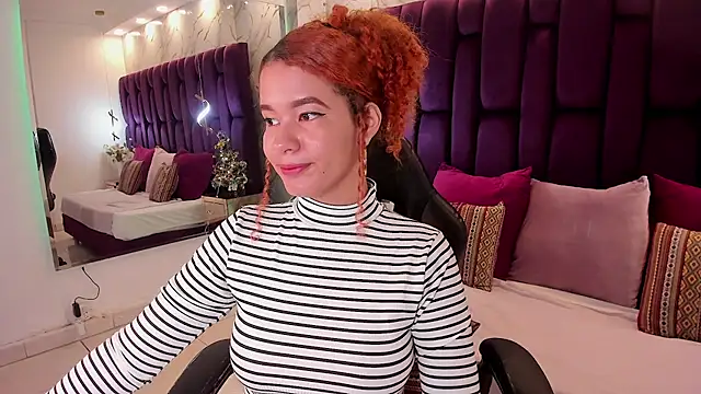 avrilwaynee online show from November 28, 11:57 am