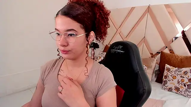 avrilwaynee online show from January 13, 12:10 pm