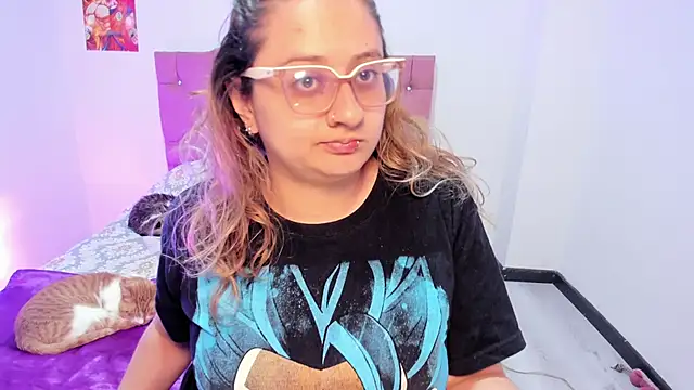 AnnieAtHome online show from November 20, 9:14 pm