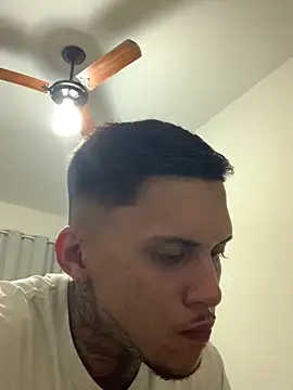 Ryanzl017 online show from December 18, 10:38 pm