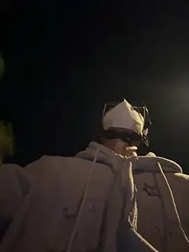 Snapshot of MEFUN- chatting on February 22, 4:16 pm MEFUN- online show from February 22, 4:16 pm