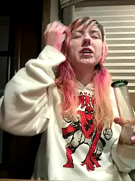 Snapshot of needlefaceUwU chatting on November 21, 8:24 am needlefaceUwU online show from November 21, 8:24 am