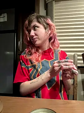 Snapshot of needlefaceUwU chatting on November 22, 8:35 am needlefaceUwU online show from November 22, 8:35 am