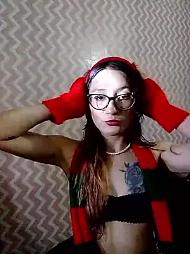 Snapshot of Moonvivk chatting on December 2, 3:23 am Moonvivk online show from December 2, 3:23 am