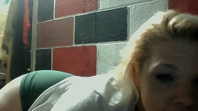 Snapshot of 1anOnlyHoTTLuLu chatting on November 16, 7:58 am 1anOnlyHoTTLuLu online show from November 16, 7:58 am