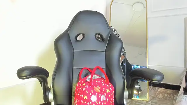 Snapshot of nicolvibes_212 chatting on February 11, 8:25 pm nicolvibes 212 online show from February 11, 8:25 pm