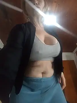 Snapshot of SexyMilf1211 chatting on July 20, 10:50 am SexyMilf1211 online show from July 20, 10:50 am