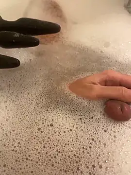 Snapshot of tinymachine chatting on November 13, 7:02 pm tinymachine online show from November 13, 7:02 pm