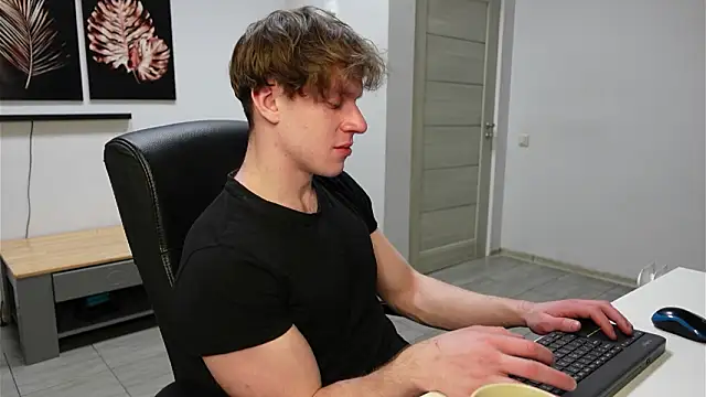 Charles Dreams online show from February 13, 7:32 pm