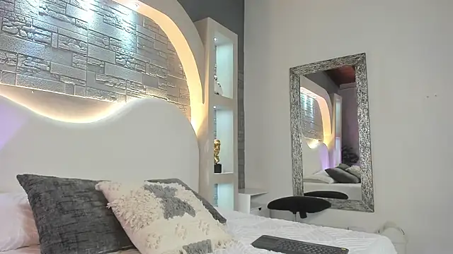 Valentino moretti online show from January 8, 1:13 pm