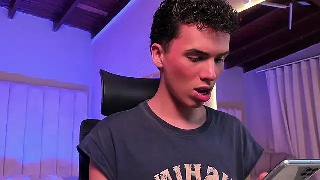 Snapshot of Seab_trooy chatting on February 11, 3:11 am Seab trooy online show from February 11, 3:11 am