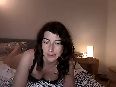 Snapshot of Jo_LieLive chatting on June 19, 7:28 pm Jo LieLive online show from June 19, 7:28 pm