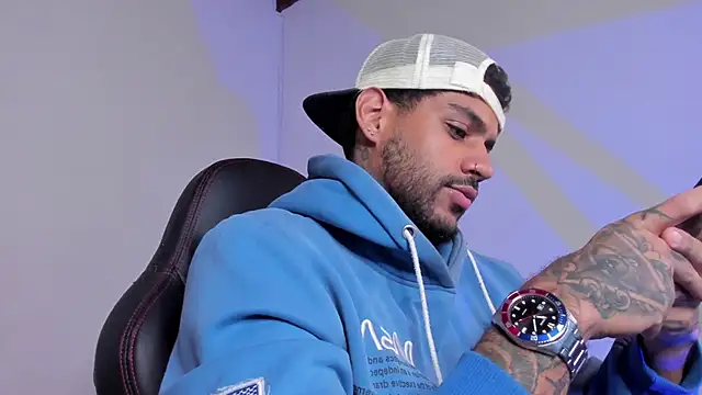 LuigiVitale 1 online show from November 26, 5:52 am