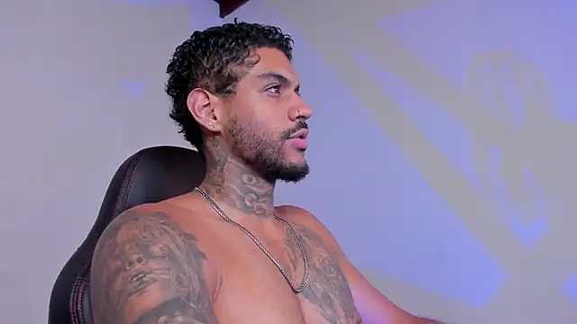 LuigiVitale 1 online show from December 4, 1:59 am