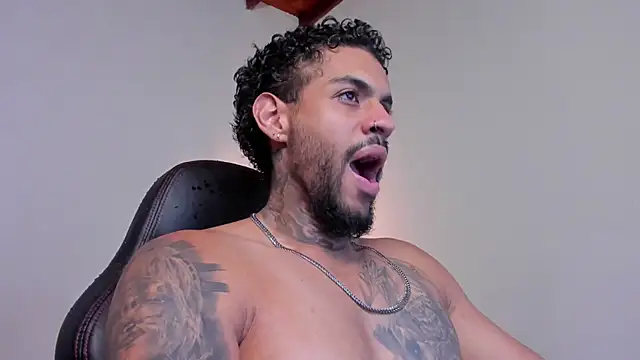 LuigiVitale 1 online show from February 13, 1:12 am