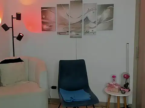 Snapshot of haileyflorez_ chatting on February 8, 6:22 pm haileyflorez online show from February 8, 6:22 pm