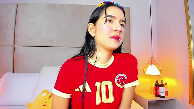Snapshot of angelaG1 chatting on June 24, 3:27 am angelaG1 online show from June 24, 3:27 am