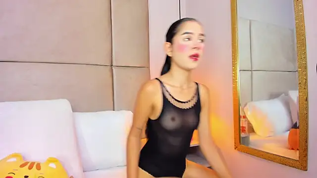 Snapshot of angelaG1 chatting on July 10, 4:39 am angelaG1 online show from July 10, 4:39 am