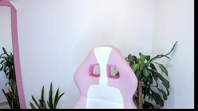 SOFIA SWEETT22 online show from December 5, 1:20 pm