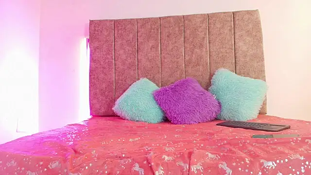 Snapshot of Innocent_Dirty chatting on November 14, 1:43 pm Innocent Dirty online show from November 14, 1:43 pm