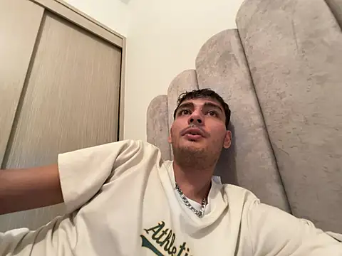 Snapshot of Brunicci chatting on March 4, 8:09 am Brunicci online show from March 4, 8:09 am